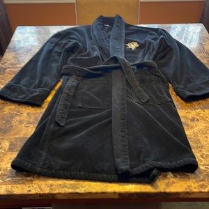 McArthur towel and sports Pittsburgh Penguins bathrobe